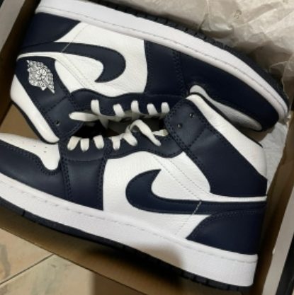 Jordan 1 High Midnight Navy — sneakers qualite superieure portees par un client itsu.ma au Maroc