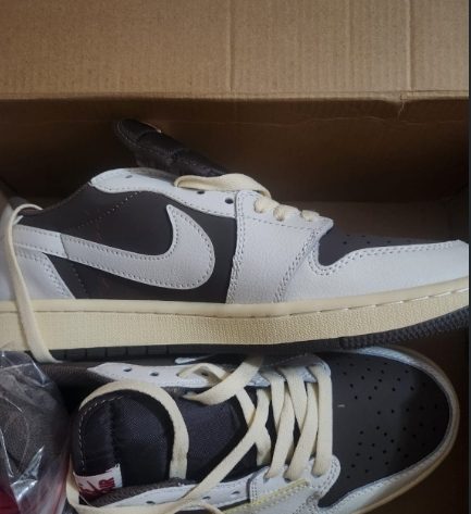 Jordan 1 Low Reverse Panda — sneakers qualite superieure portees par un client itsu.ma au Maroc