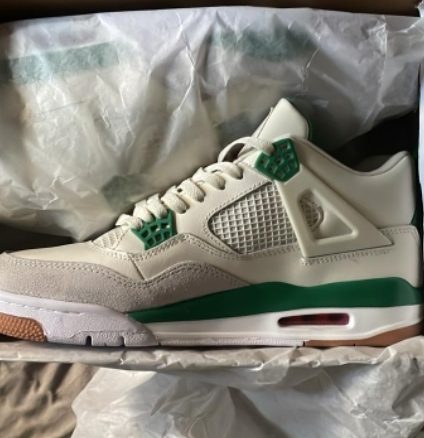 Jordan 4 Pine Green — sneakers qualite superieure portees par un client itsu.ma au Maroc